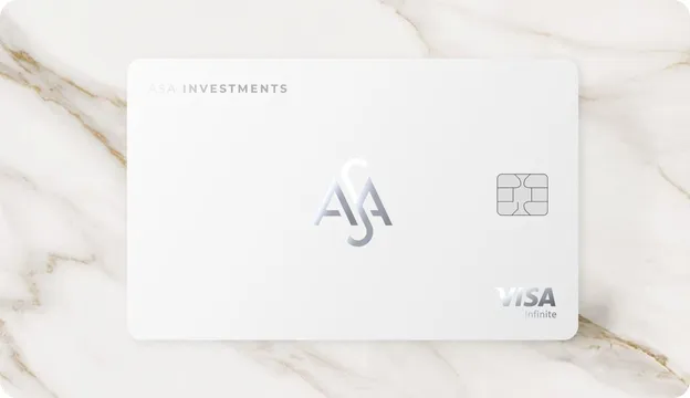 Cartão de crédito ASA Visa Infinite sobre superfície de mármore.